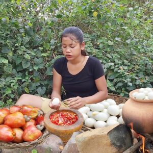 Adventure in forest: Cooking duck egg for dinner, Pick Cashew fruit - Solo cooking of survival