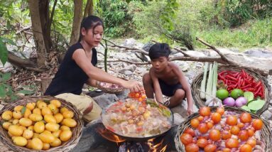 adventure and cooking Chicken egg, liver and stomach for survival food in forest