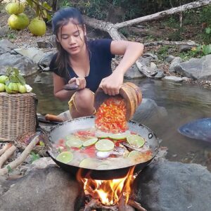Survival skills: Wild guava fruit nature & Fish in river for food - Cooking fish spicy for dinner