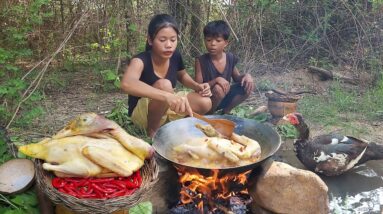 Survival in forest: Found and catch duck for food in jungle - Duck curry delicious for lunch