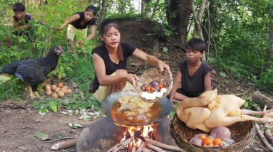 Survival skills: Found Chicken and egg for food in forest - Chicken curry spicy with egg for dinner