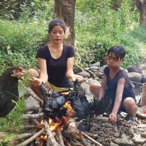 Survival in the rainforest: Catch and cook chicken for food, Chicken spicy burned Eating delicious