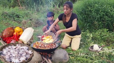 Cooking Octopus curry with Mushroom using spicy recipe and eating delicious in forest