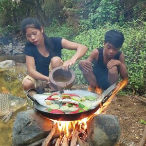 Survival skills: Catch and cook Big fish - Fish soup lemon with spicy chili so delicious food