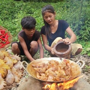 Cooking Spicy Chicken head jungle recipe and Eating Yummy for lunch