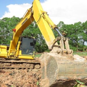 KOMAT'SU PC 130 Excavator Working With Land Trucks _ Excavator Digging In Pond