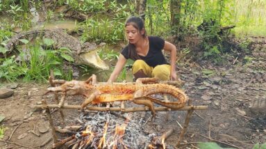 Survival in the rainforest, Catch Crocodile in the lake for jungle food, Crocodile roasted tasty