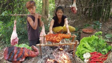 Yummy! Pork thigh grilled with Hot spicy chili So delicious food for dinner, Survival cooking