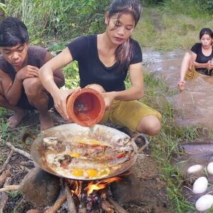 Survival in the forest, Catch fish & Pick egg for jungle food, Fish curry tasty with egg for dinner