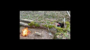 Man Builds an Underground Stealth Shelter in The Forest