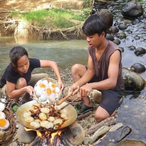 Pick snail and Egg for food of survival, Cooking snails with egg for lunch