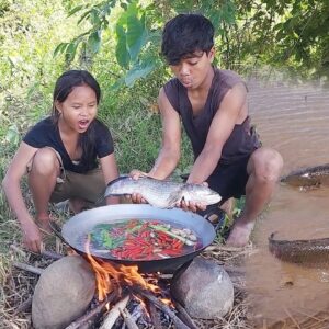 Skills catch fish for food of survival, Fish soup chili tasty for lunch, Survival in forest